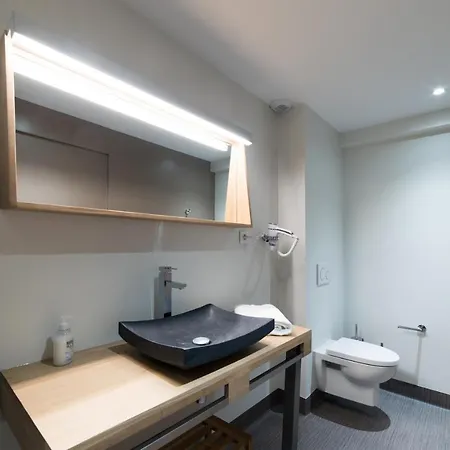 Otel Les Dombes 2*